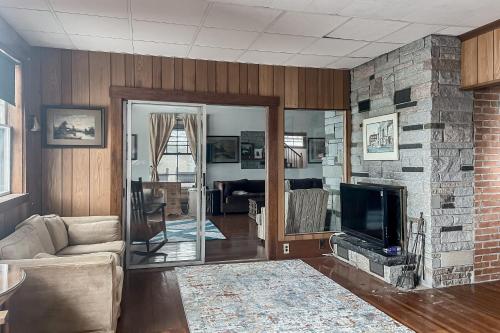 Winnisquam Lake Retreat in Tilton, USA