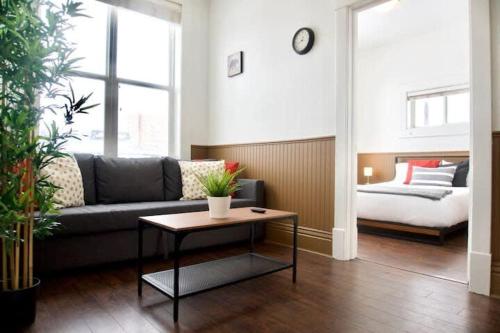 Two Condos l Two Kitchens l Sleeps 7 l 3 Bedrooms in Moose Jaw (SK)