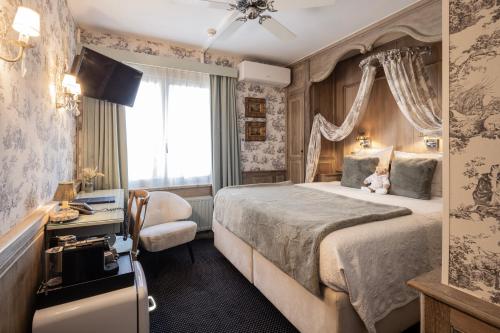 Standard Double Room image 10