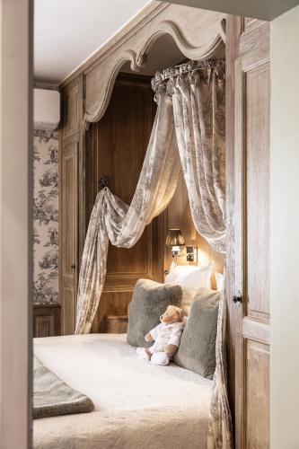 Standard Double Room image 9