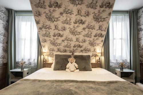 Standard Double Room image 8