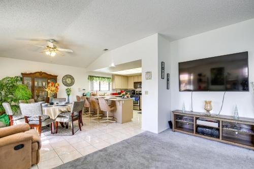 Inviting Palm Springs Home 3 Mi to Downtown! in Palm Springs, USA
