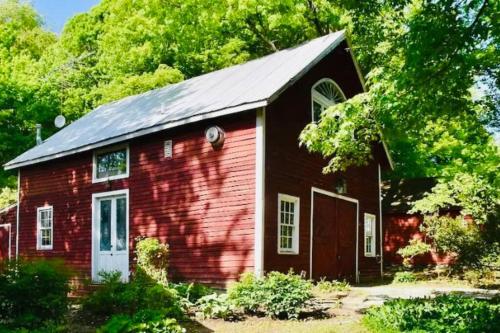 Charming barn in the heart of the Berkshires in New Marlborough, USA