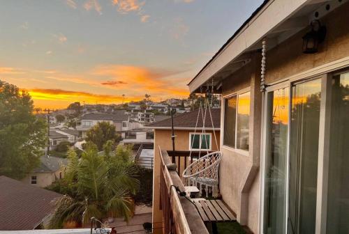Downtown Charm: Sleek 3-Bed w/Deck & Views