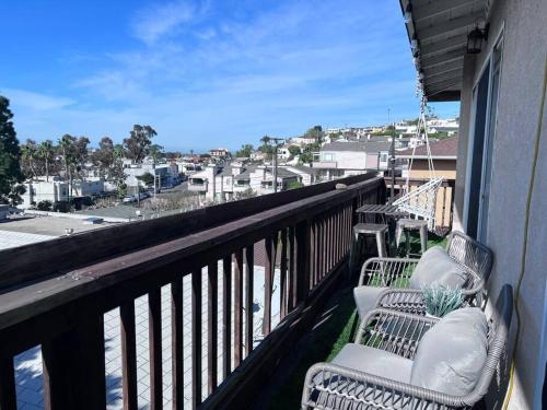 Downtown Charm: Sleek 3-Bed w/Deck & Views in San Diego, USA