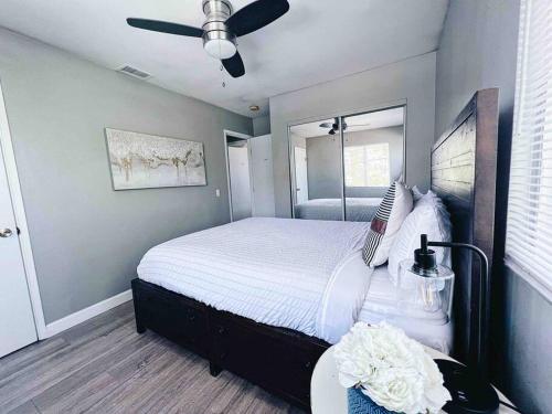 Downtown Charm: Sleek 3-Bed w/Deck & Views in San Diego, USA