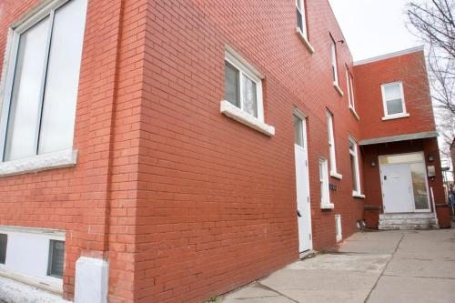 Cozy Studio Downtown Parking Coffee Location in Moose Jaw (SK)