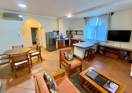 8 bedrooms, 13 beds