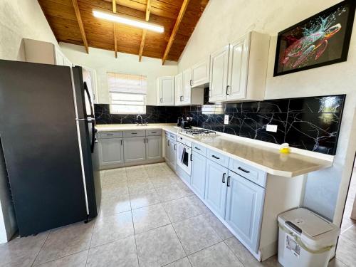 Lailamar Villa, Ocean view & Pool - Entire Villa