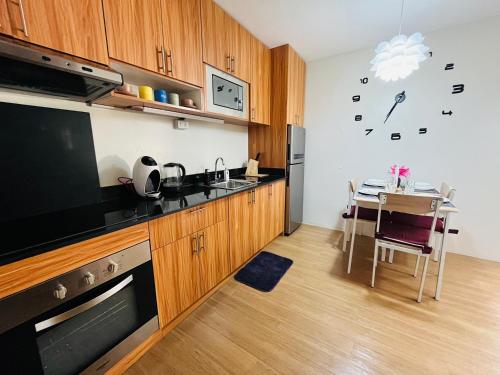 1-Bed - Sleeps 4 with High Rise City View, Cagayan de Oro