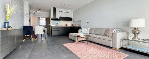 One-Bedroom Apartment with Bay View image 9