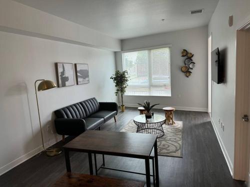 Chic Luxury Condo near Hollywood in Glendale, USA