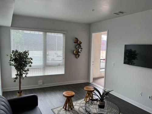 Chic Luxury Condo near Hollywood in Glendale, USA