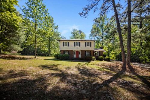 5BR Woodland Retreat on 7 Acres with a Pond
