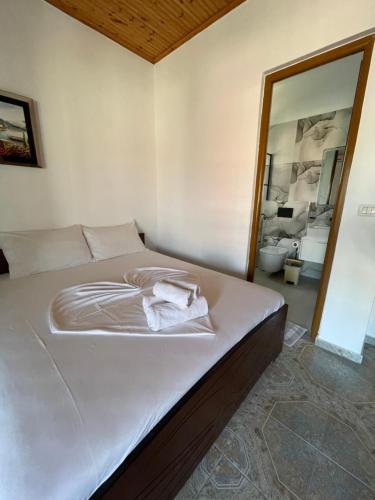 Triple Room with Balcony image 1