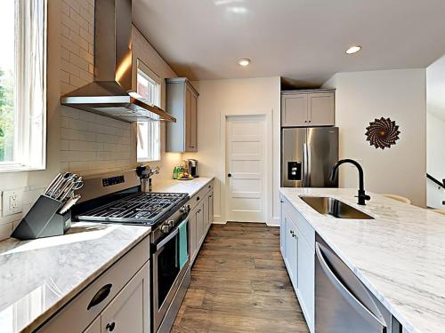 2 6 Miles to DOWNTOWN End Unit FREE PARKING in Nashville, USA