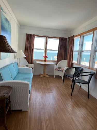 Buccaneer Quarters and Suites – Marathon, FL