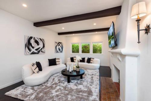 Experience Luxury in a Spanish-Moroccan Escape in Los Angeles, USA