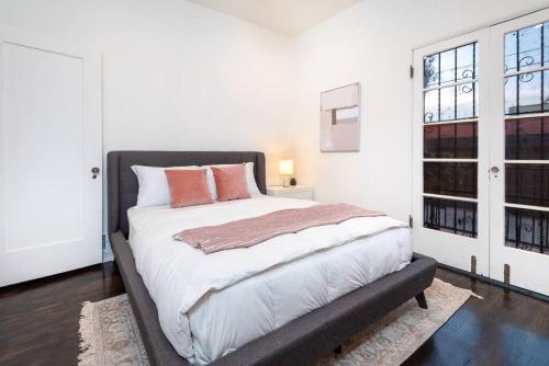 Experience Luxury in a Spanish-Moroccan Escape in Los Angeles, USA