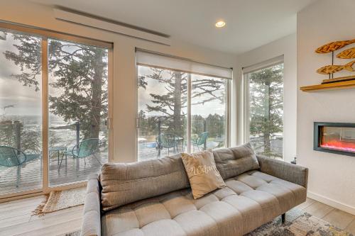 Depoe Bay Townhome with Deck and Ocean Views! - image 12