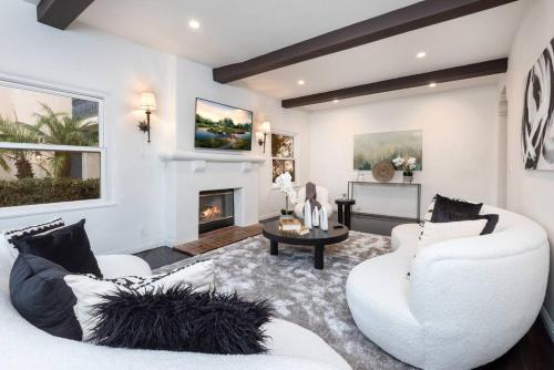 Experience Luxury in a Spanish-Moroccan Escape in Los Angeles, USA