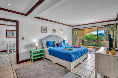 Newly remodeled unit in Flamingo with sweeping ocean views from big terrace