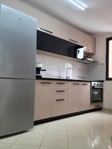 Gledis Apartment Tirana - Panoramic City Terrace, Tirana (photo 5)