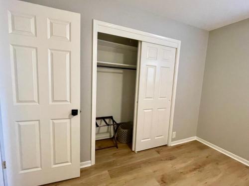 Cathedral 1-Walking Distance to UNMC in Midtown