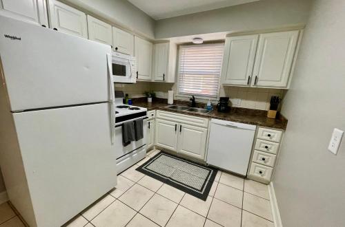 Cathedral 1-Walking Distance to UNMC in Midtown