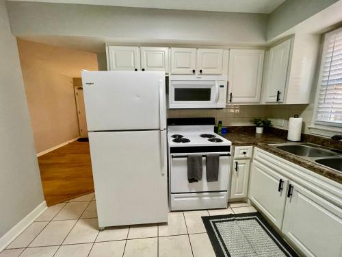 Cathedral 1-Walking Distance to UNMC in Midtown