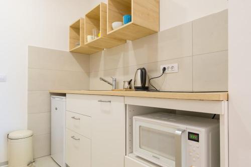 Bright And Light Apartments