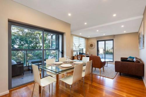 2 Bed North Sydney Self Catering - image 3