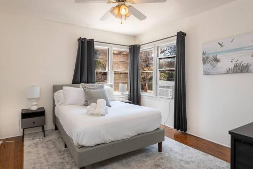 Comfy 1 bedroom Apartment w/ Hot Tub - Sleeps 4