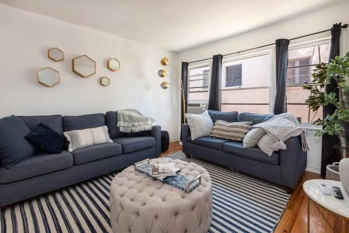 Luxe 1-bedroom Apartment w/ Hot Tub in Los Angeles, USA