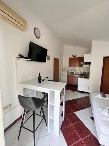 Apartments with a parking space Metajna Pag - 208 - image 6