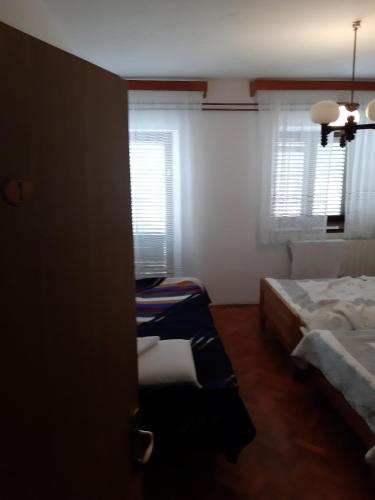 Rooms with a parking space Jelovice, Central Istria - Sredisnja Istra - 22787 in Lanišće