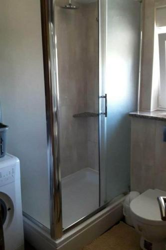 Three-Bedroom Apartment with Terrace and Sea View image 6