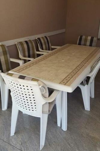 Three-Bedroom Apartment with Terrace and Sea View image 2