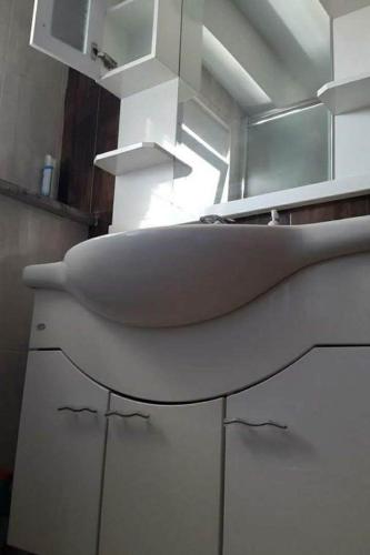 Three-Bedroom Apartment with Terrace and Sea View image 4