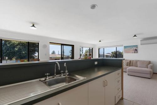 11 Elizabeth - BYO Linen - Ocean Glimpses