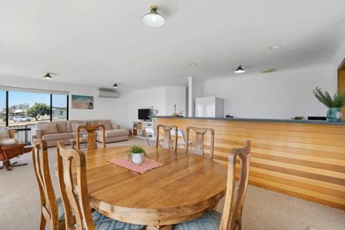 11 Elizabeth - BYO Linen - Ocean Glimpses