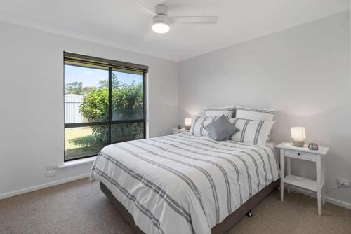 11 Elizabeth - BYO Linen - Ocean Glimpses