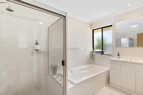 11 Elizabeth - BYO Linen - Ocean Glimpses