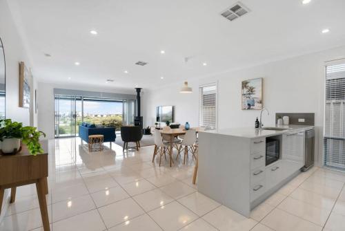 Hindmarsh Island Marina Lifestyle - BYO Linen in Hindmarsh Island