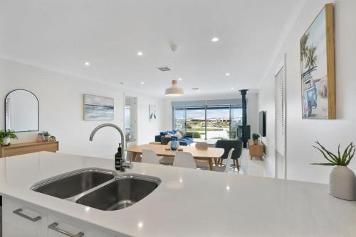 Hindmarsh Island Marina Lifestyle - BYO Linen in Hindmarsh Island