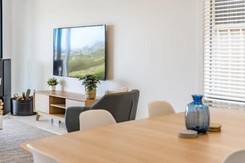 Hindmarsh Island Marina Lifestyle - BYO Linen in Hindmarsh Island