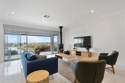 Hindmarsh Island Marina Lifestyle - BYO Linen in Hindmarsh Island