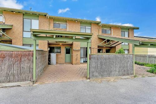 Knights View - 2 14 Merrilli - BYO Linen - Wi-Fi - Beachfront