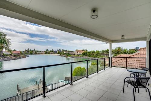 Lakehouse28 Waterfront Resort Living Encounter Bay - BYO Linen