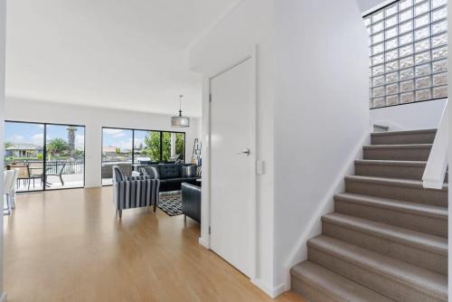 Lakehouse28 Waterfront Resort Living Encounter Bay - BYO Linen